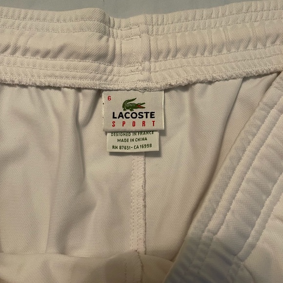 White Men’s Lacoste shorts with pockets size 6 - Picture 2 of 3